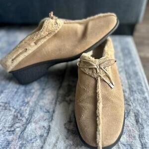 New York Transit Women’s Cozy Tan Slippers Size 7.5-8